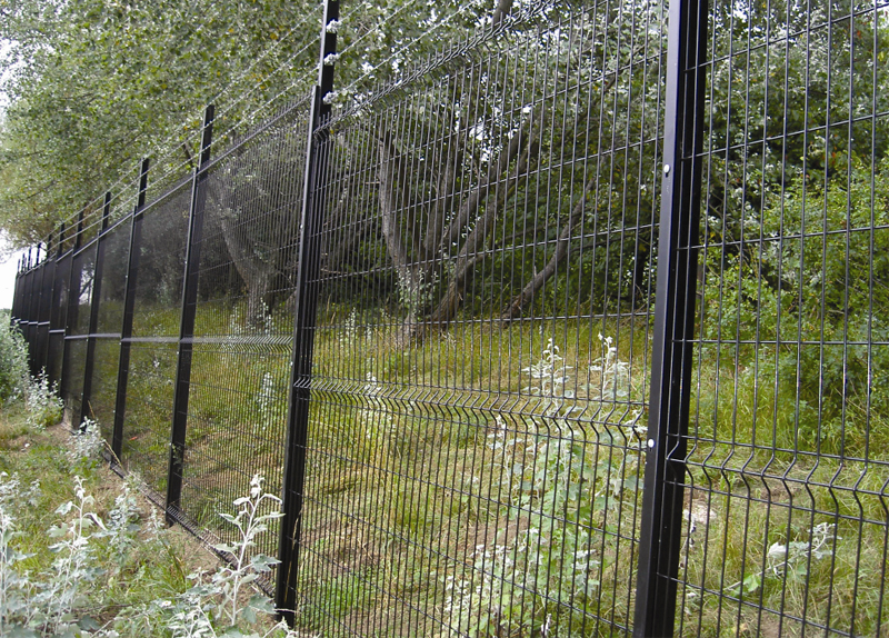 High density portable fence with gates