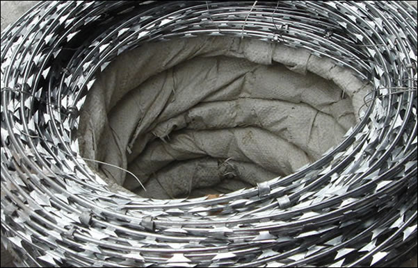 Heavy galvanised razor wire coils