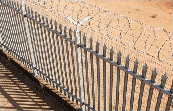 Hot dipped galvanized palisade fencing razor wire topped for high security boundaries